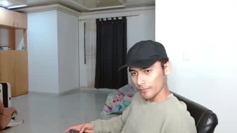 Snapshot of aureliv1 chatting on 11/28/25, 11:07 Aureliano online show from 11/28/25, 11:07