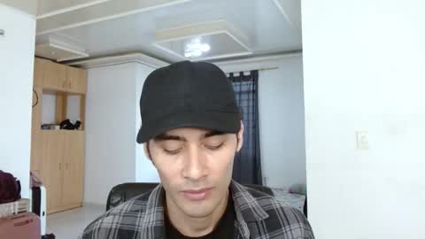 Snapshot of aureliv1 chatting on 12/03/25, 10:30 Aureliano online show from 12/03/25, 10:30