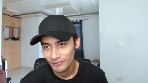 Snapshot of aureliv1 chatting on 12/04/25, 09:56 Aureliano online show from 12/04/25, 09:56