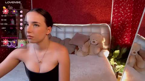 Snapshot of aurora_aksness chatting on 11/21/25, 04:38 Aurora online show from 11/21/25, 04:38