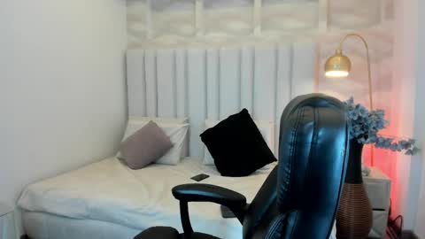Snapshot of aurora_bellamont chatting on 06/09/26, 01:23 Aurora online show from 06/09/26, 01:23
