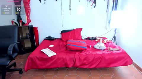 Aurora online show from 10/19/25, 02:23