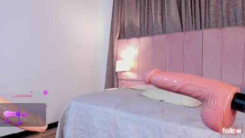 Snapshot of aurora_divine chatting on 01/08/25, 11:30 aurora_divine online show from 01/08/25, 11:30