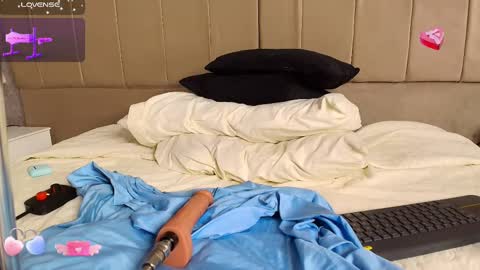 Snapshot of aurora_divine chatting on 02/14/25, 03:26 aurora_divine online show from 02/14/25, 03:26