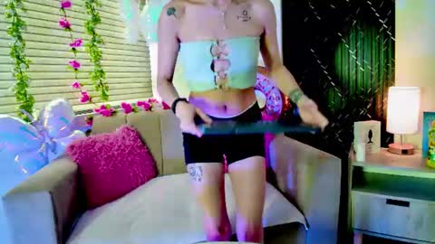 Snapshot of aurora_petitee chatting on 06/16/26, 01:36 Aurora online show from 06/16/26, 01:36