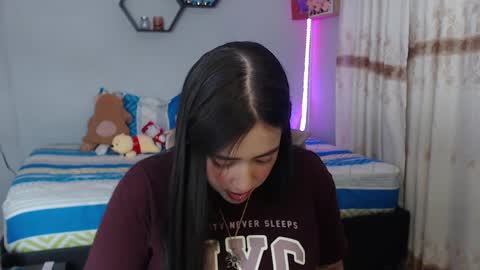 Snapshot of aurora_shy_ chatting on 12/18/24, 01:05 Aurora  online show from 12/18/24, 01:05