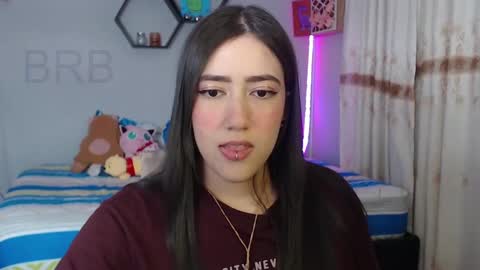 Snapshot of aurora_shy_ chatting on 12/18/24, 04:09 Aurora  online show from 12/18/24, 04:09