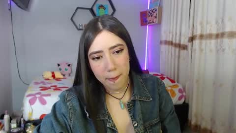 Snapshot of aurora_shy_ chatting on 01/22/25, 05:48 Aurora  online show from 01/22/25, 05:48
