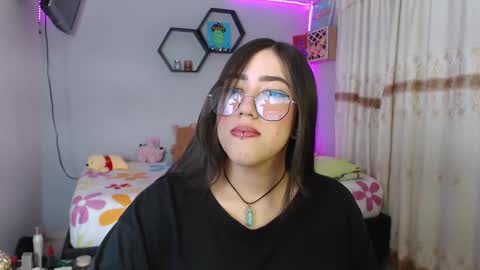 Snapshot of aurora_shy_ chatting on 02/13/25, 11:04 Aurora  online show from 02/13/25, 11:04