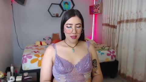 Snapshot of aurora_shy_ chatting on 02/14/25, 08:37 Aurora  online show from 02/14/25, 08:37