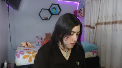 Snapshot of aurora_shy_ chatting on 02/18/25, 05:10 Aurora  online show from 02/18/25, 05:10