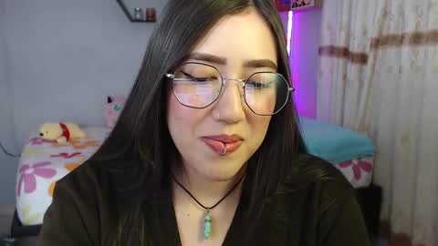 Snapshot of aurora_shy_ chatting on 02/18/25, 11:19 Aurora  online show from 02/18/25, 11:19