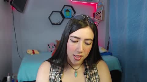 Snapshot of aurora_shy_ chatting on 02/28/25, 01:37 Aurora  online show from 02/28/25, 01:37