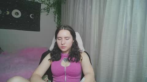 Snapshot of aurora_worker chatting on 09/11/25, 12:05 Aurora online show from 09/11/25, 12:05