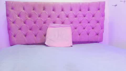 auroraa_miller online show from 09/13/25, 11:54