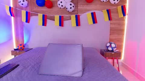 auroraa_miller online show from 06/25/26, 03:06