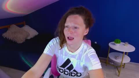 Snapshot of auroraborealis__ chatting on 09/28/25, 06:41 auroraborealis__ online show from 09/28/25, 06:41