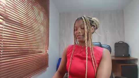 Snapshot of aurorabrow chatting on 10/27/25, 06:45 Ariana online show from 10/27/25, 06:45