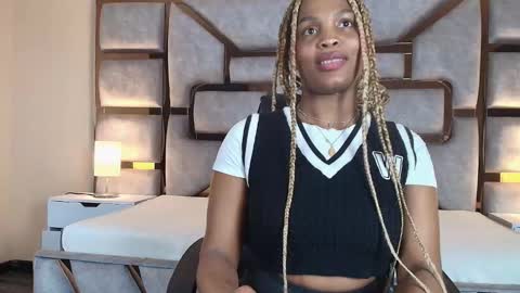 Snapshot of aurorabrow chatting on 11/27/25, 08:33 Ariana online show from 11/27/25, 08:33