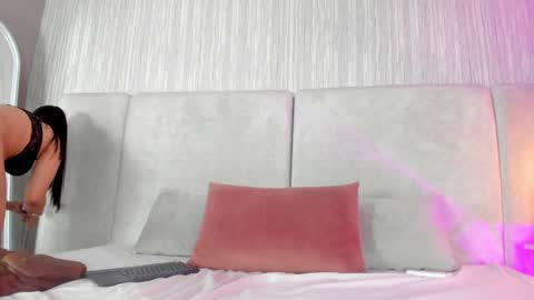 Snapshot of auroradurand chatting on 12/29/24, 12:52 ...  ... online show from 12/29/24, 12:52
