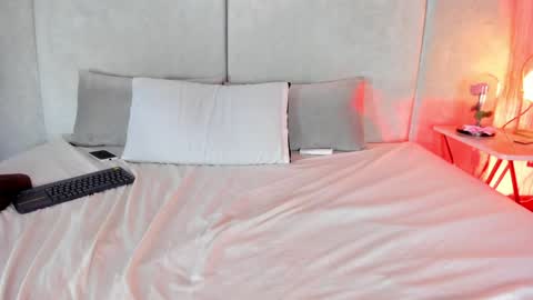 Snapshot of auroradurand chatting on 02/07/25, 03:12 ...  ... online show from 02/07/25, 03:12
