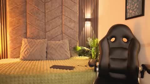 aurora online show from 11/12/25, 07:13