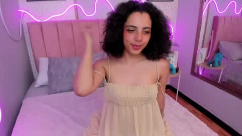 Snapshot of auroramillss chatting on 04/15/26, 03:46 Mariana online show from 04/15/26, 03:46