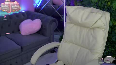 Snapshot of auroramoree chatting on 06/08/26, 12:49 Aurora online show from 06/08/26, 12:49