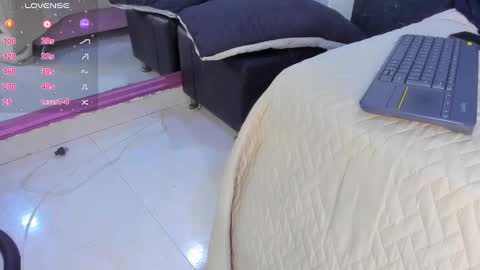 Snapshot of aurorarojas chatting on 01/05/25, 11:04 Aurora Rojas online show from 01/05/25, 11:04