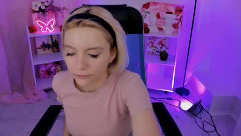 aurorawrenfield online show from 11/05/25, 04:45