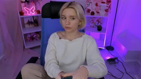 aurorawrenfield online show from 11/10/25, 10:03