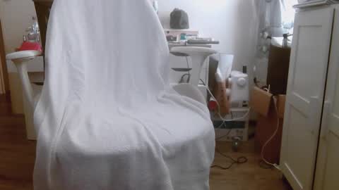 Snapshot of ausmopolitan chatting on 12/03/25, 12:18 ausmopolitan online show from 12/03/25, 12:18