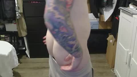 Snapshot of ausmopolitan chatting on 03/10/26, 12:04 ausmopolitan online show from 03/10/26, 12:04