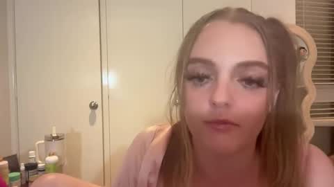 Snapshot of aussiecouple101798558 chatting on 10/30/25, 04:25 aussiecouple101798558 online show from 10/30/25, 04:25