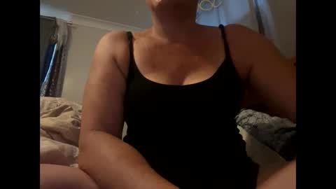 Snapshot of aussielovingxxx chatting on 01/16/26, 07:40 Milf4u online show from 01/16/26, 07:40