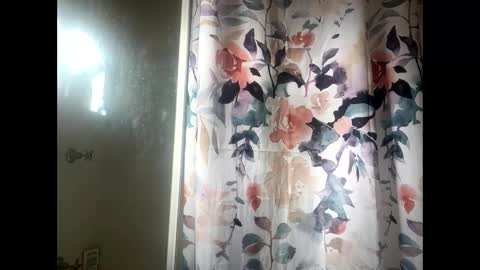 Snapshot of aussielovingxxx chatting on 02/05/26, 06:40 Milf4u online show from 02/05/26, 06:40