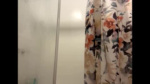 Snapshot of aussielovingxxx chatting on 02/13/26, 08:43 Milf4u online show from 02/13/26, 08:43