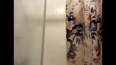 Snapshot of aussielovingxxx chatting on 02/16/26, 12:01 Milf4u online show from 02/16/26, 12:01