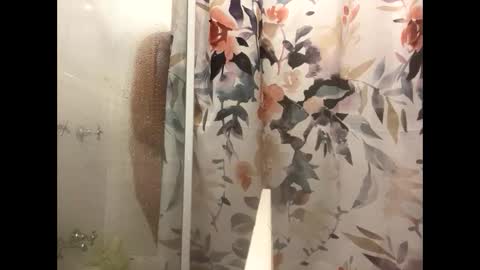 Snapshot of aussielovingxxx chatting on 03/16/26, 11:14 Milf4u online show from 03/16/26, 11:14