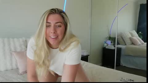 Snapshot of aussielulu chatting on 11/24/25, 11:37 aussielulu online show from 11/24/25, 11:37