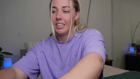 Snapshot of aussielulu chatting on 12/01/25, 11:48 aussielulu online show from 12/01/25, 11:48