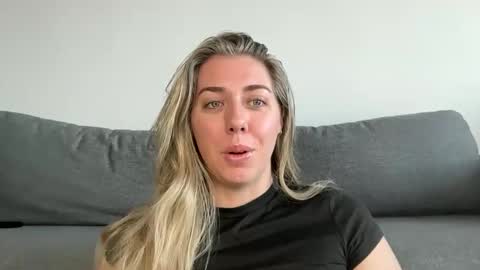 Snapshot of aussielulu chatting on 04/03/26, 12:52 aussielulu online show from 04/03/26, 12:52