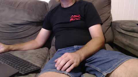 Snapshot of aussiemanvslady chatting on 12/13/24, 09:35 AussieDeviantsAnomymous online show from 12/13/24, 09:35