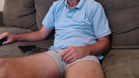 Snapshot of aussiemanvslady chatting on 01/06/25, 08:18 AussieDeviantsAnomymous online show from 01/06/25, 08:18