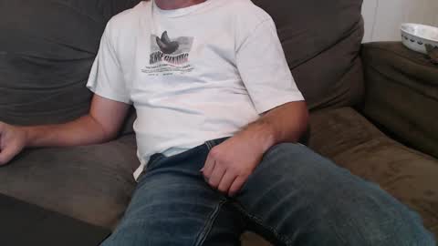 Snapshot of aussiemanvslady chatting on 02/14/25, 05:30 AussieDeviantsAnomymous online show from 02/14/25, 05:30