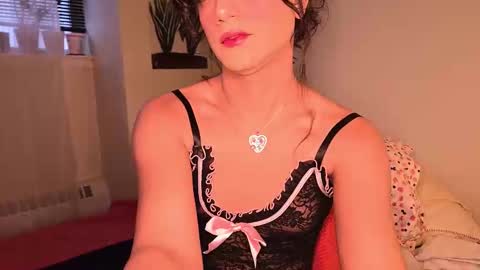 Snapshot of aussiepublictitties chatting on 02/06/26, 09:29 Ray online show from 02/06/26, 09:29