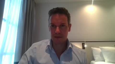 Snapshot of aussiesurfer0000 chatting on 02/10/25, 08:53 aussiesurfer0000 online show from 02/10/25, 08:53