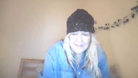 Snapshot of aussietreasure chatting on 03/10/25, 10:55 Aussietreasure online show from 03/10/25, 10:55
