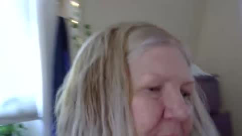 Snapshot of aussietreasure chatting on 05/19/26, 07:20 Aussietreasure online show from 05/19/26, 07:20