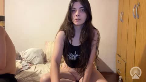 Snapshot of austinavril chatting on 03/05/26, 02:40 austinavril online show from 03/05/26, 02:40